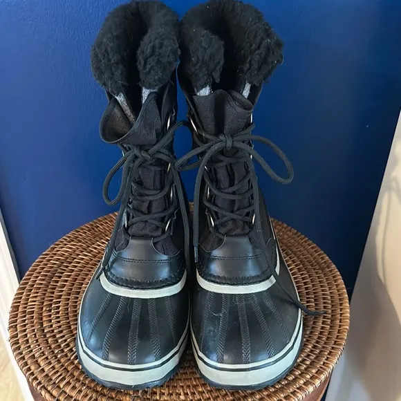 Men’s SOREL Caribou Waterproof Nubuck and Rubber Fur Cuff Boots Size 10.5