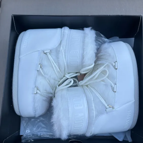 Moon Boot Icon Low White Fur Snow Boots: 36-38 (Fits US 5.5-7.5) NWT, NIB!