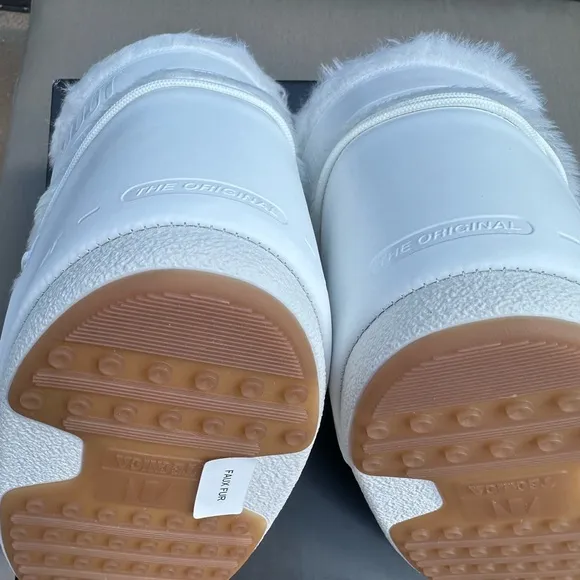 Moon Boot Icon Low White Fur Snow Boots: 36-38 (Fits US 5.5-7.5) NWT, NIB!