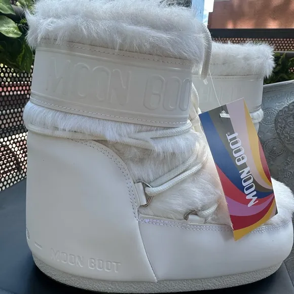 Moon Boot Icon Low White Fur Snow Boots: 36-38 (Fits US 5.5-7.5) NWT, NIB!