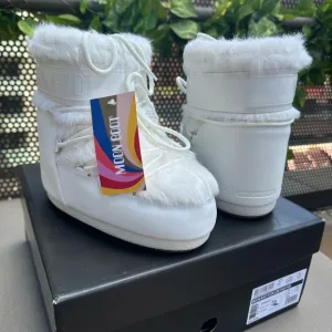 Moon Boot Icon Low White Fur Snow Boots: 36-38 (Fits US 5.5-7.5) NWT, NIB!