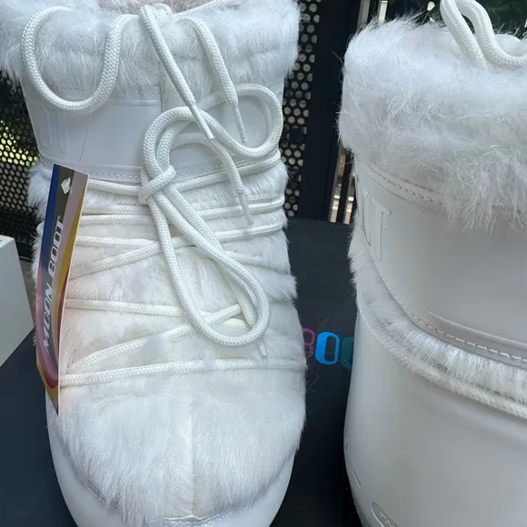 Moon Boot Icon Low White Fur Snow Boots: 36-38 (Fits US 5.5-7.5) NWT, NIB!