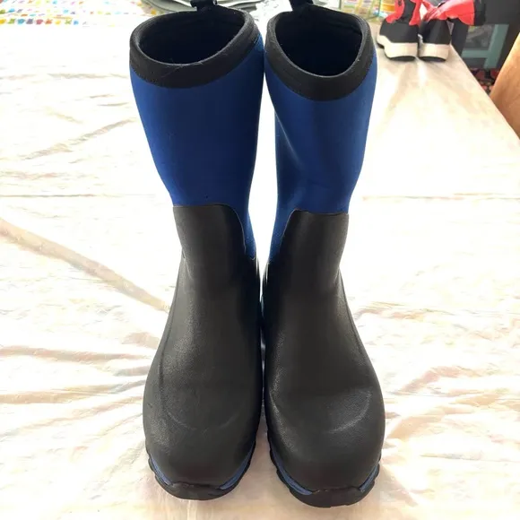 Muck Boots Rugged Ll Rubber Kid's Snow Boot Blue Black Waterproof SZ 7 Worn 1X
