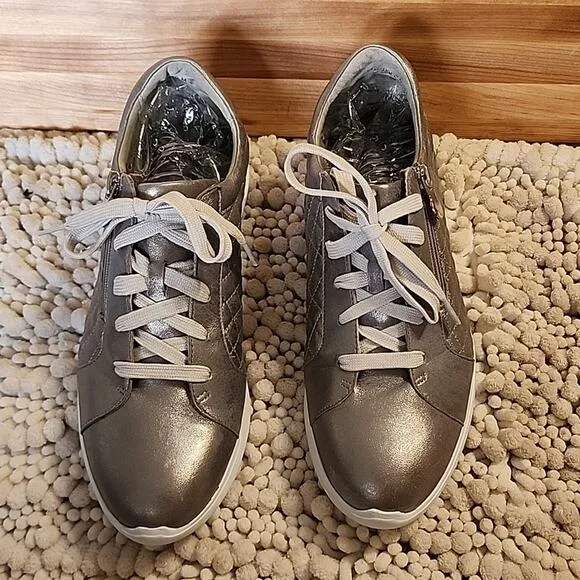 MUNRO EMMIE SILVER QUILTED LACE-UP SNEAKERS WOMAN SIZE 9.5 NWOB