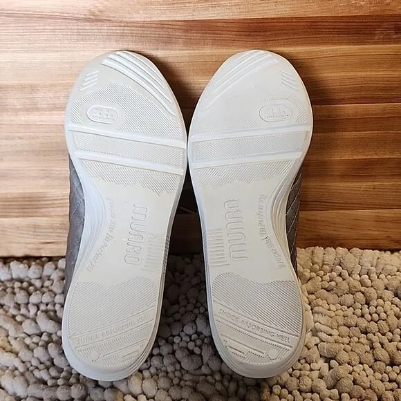 MUNRO EMMIE SILVER QUILTED LACE-UP SNEAKERS WOMAN SIZE 9.5 NWOB