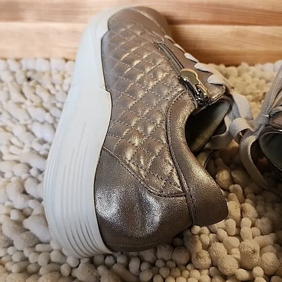 MUNRO EMMIE SILVER QUILTED LACE-UP SNEAKERS WOMAN SIZE 9.5 NWOB