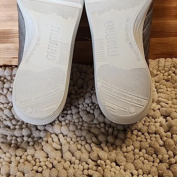 MUNRO EMMIE SILVER QUILTED LACE-UP SNEAKERS WOMAN SIZE 9.5 NWOB