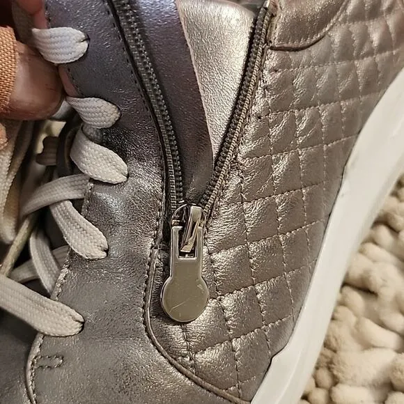 MUNRO EMMIE SILVER QUILTED LACE-UP SNEAKERS WOMAN SIZE 9.5 NWOB