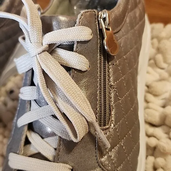 MUNRO EMMIE SILVER QUILTED LACE-UP SNEAKERS WOMAN SIZE 9.5 NWOB