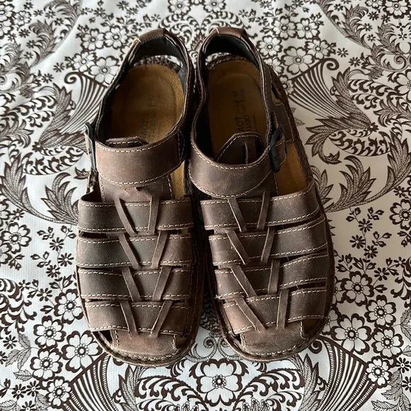 Naot Julius sandals