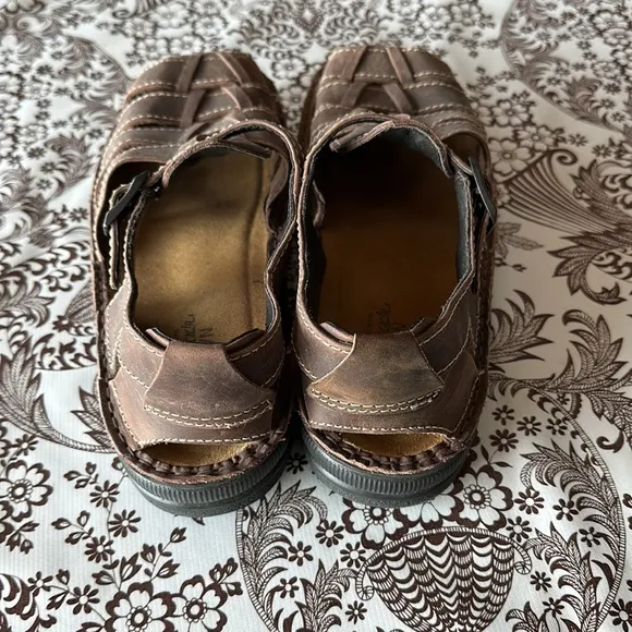 Naot Julius sandals