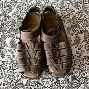 Naot Julius sandals