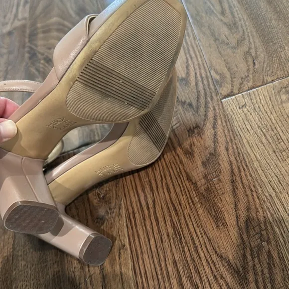 Naturalizer Joy Sandals. Nude. Sz 7M