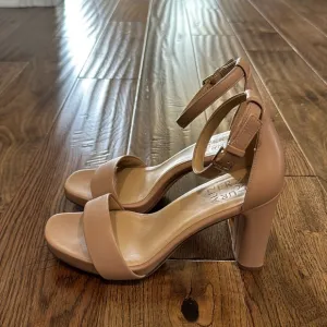 Naturalizer Joy Sandals. Nude. Sz 7M