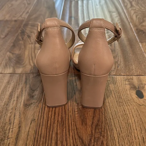 Naturalizer Joy Sandals. Nude. Sz 7M