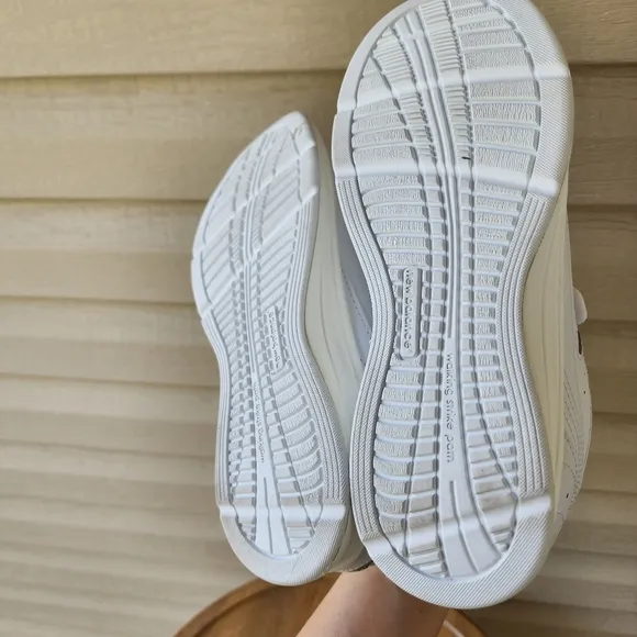 New Balance 577 white walking shoes sneakers