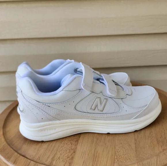 New Balance 577 white walking shoes sneakers
