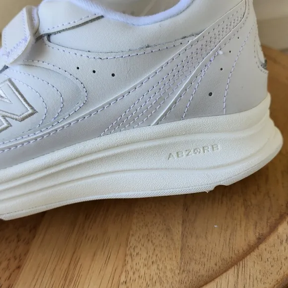 New Balance 577 white walking shoes sneakers