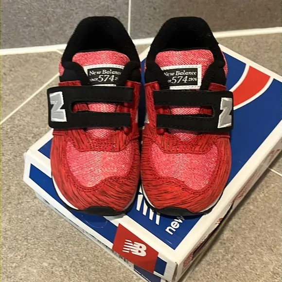 New Balance KG574BEI shoes sneakers new 574 Toddler boys girls Size 5 red black