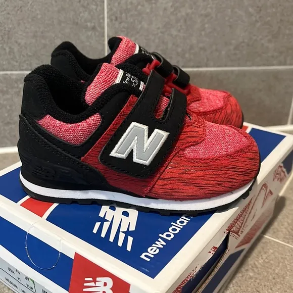 New Balance KG574BEI shoes sneakers new 574 Toddler boys girls Size 5 red black
