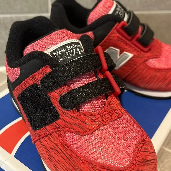 New Balance KG574BEI shoes sneakers new 574 Toddler boys girls Size 5 red black