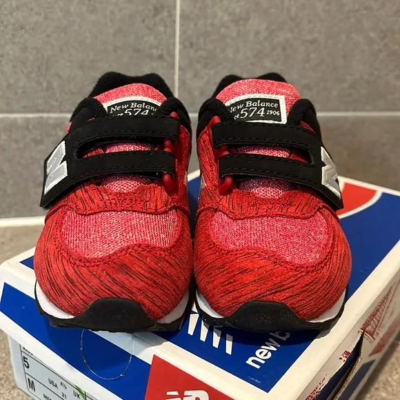 New Balance KG574BEI shoes sneakers new 574 Toddler boys girls Size 5 red black