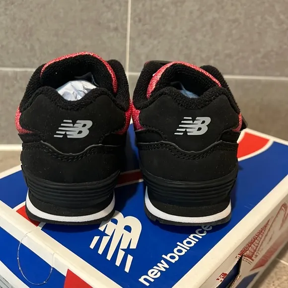 New Balance KG574BEI shoes sneakers new 574 Toddler boys girls Size 5 red black