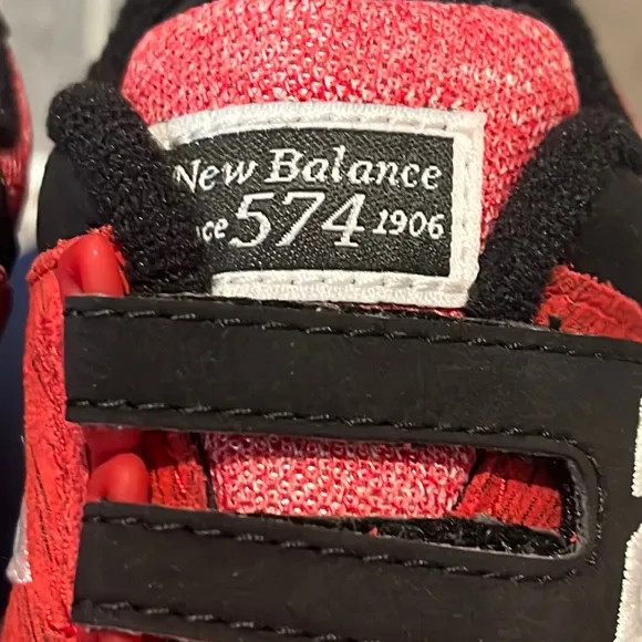 New Balance KG574BEI shoes sneakers new 574 Toddler boys girls Size 5 red black