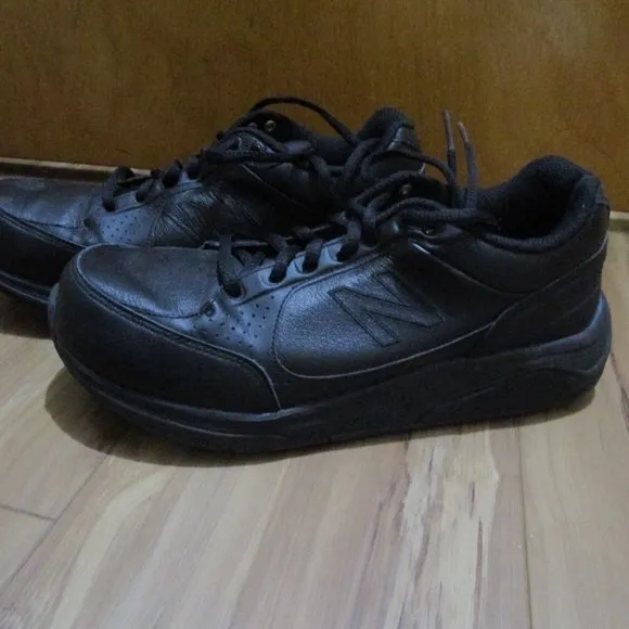 NEW BALANCE Men's size 7 2E WIDE Black Leather 928 Walking Shoes WORN ONCE