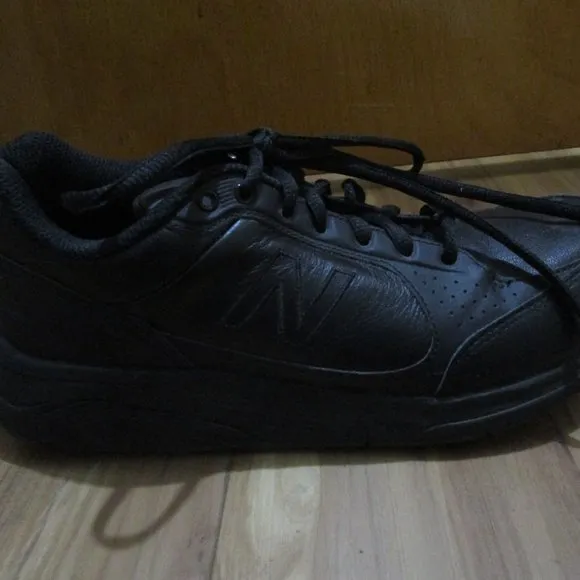 NEW BALANCE Men's size 7 2E WIDE Black Leather 928 Walking Shoes WORN ONCE