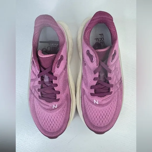 New Balance Women's Fresh Foam X More V4 Running Shoe Size 7 Purple