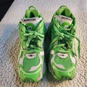 new Balenciaga Runner Fluo Green  men sneakers 41 left us 8 size 40 right US 7