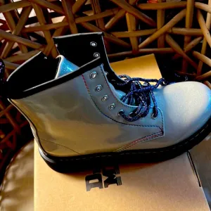 New Dr Martens Air WAir Girls Combat Boots 3 Silver Light Snow NWB