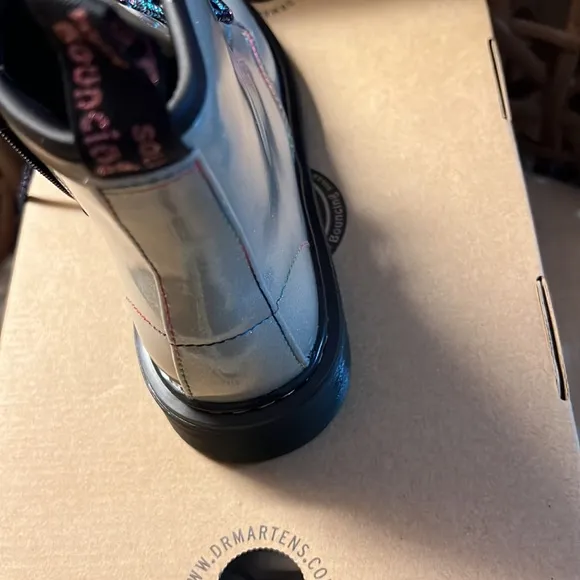 New Dr Martens Air WAir Girls Combat Boots 3 Silver Light Snow NWB
