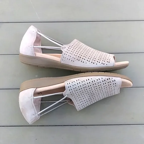 NEW Earth Sandals