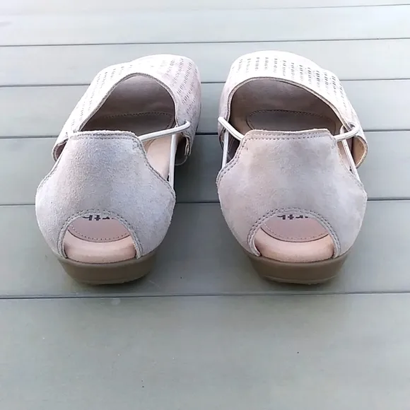 NEW Earth Sandals