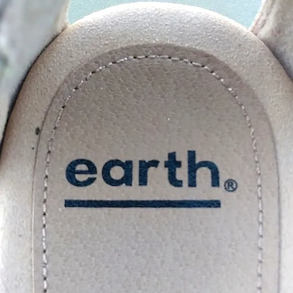 NEW Earth Sandals