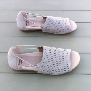 NEW Earth Sandals