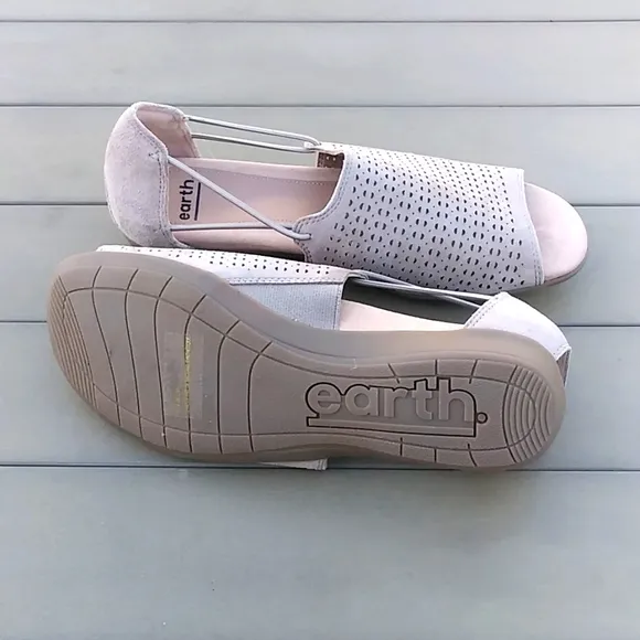 NEW Earth Sandals
