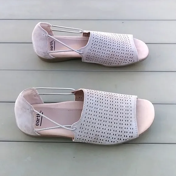 NEW Earth Sandals