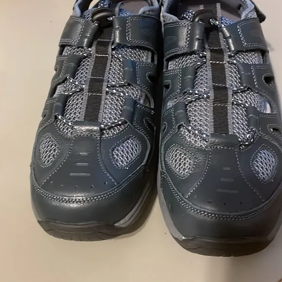 New Men’s Orth feet Sandals size 9.5