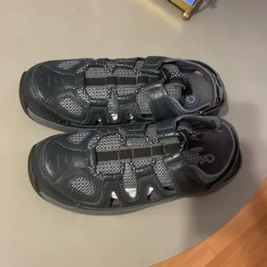 New Men’s Orth feet Sandals size 9.5
