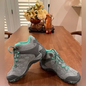 *New* Merrell Accentor Mid Vent Women’s Size 9.5 Waterproof Hiking Boots NWOT