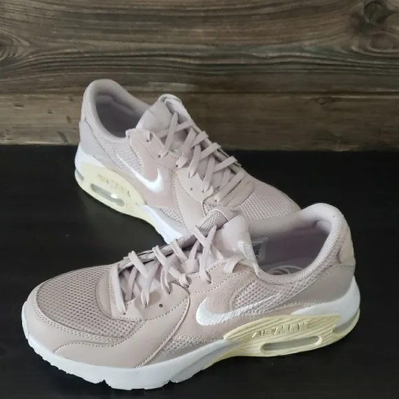New Nike Air Max Women's Sneakers - Light Pink