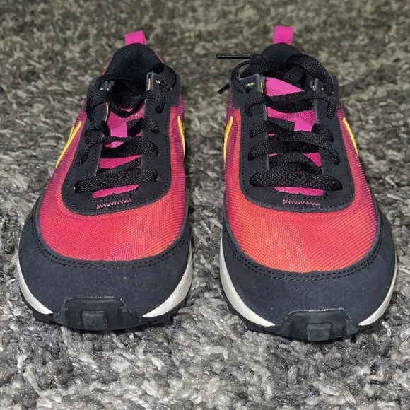 New NIKE Waffle One (PS) in Active Fuchsia / University Gold