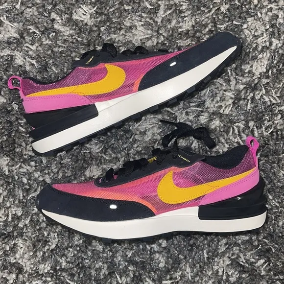 New NIKE Waffle One (PS) in Active Fuchsia / University Gold