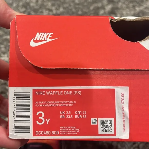 New NIKE Waffle One (PS) in Active Fuchsia / University Gold