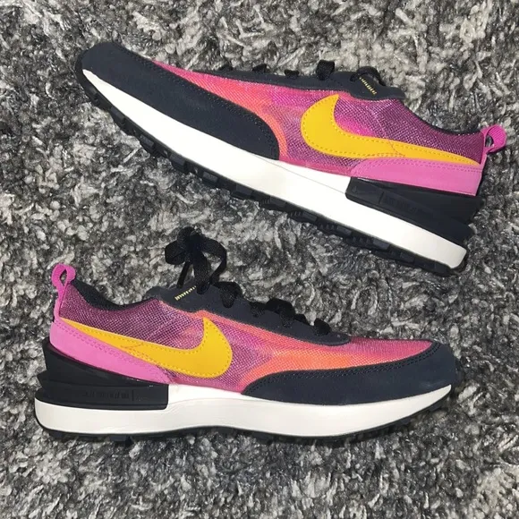 New NIKE Waffle One (PS) in Active Fuchsia / University Gold