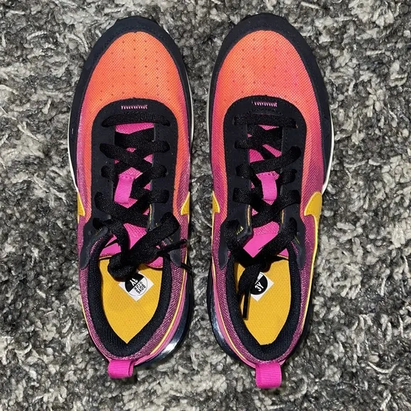 New NIKE Waffle One (PS) in Active Fuchsia / University Gold