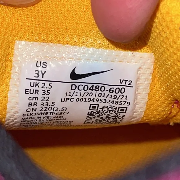 New NIKE Waffle One (PS) in Active Fuchsia / University Gold